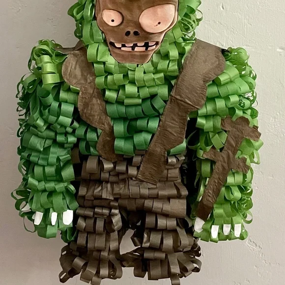 Plants V Zombie Gargantuan Pinata 20 x 12 x 6 - Picture 2 of 4